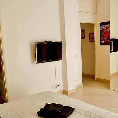 Entire Flat At Last Floor In Piazza Bologna Apartamento *