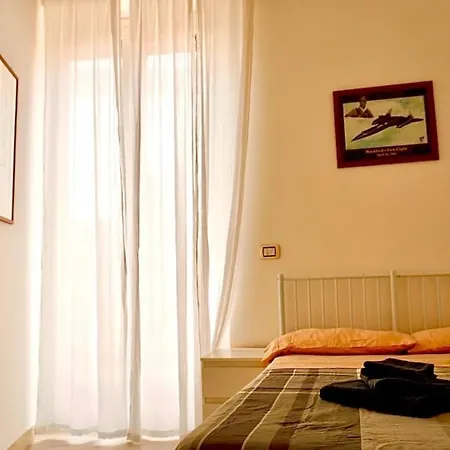 Entire Flat At Last Floor In Piazza Bologna Apartamento *