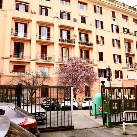 Appartamento Entire Flat At Last Floor In Piazza Bologna *