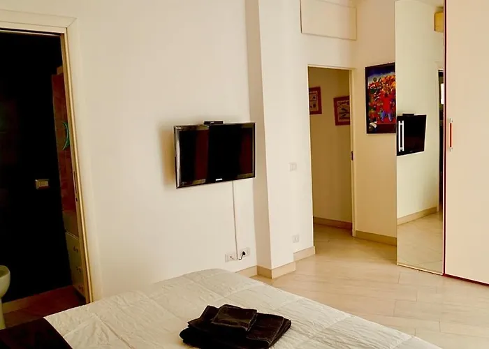 Entire Flat At Last Floor In Piazza Bologna Appartamento *