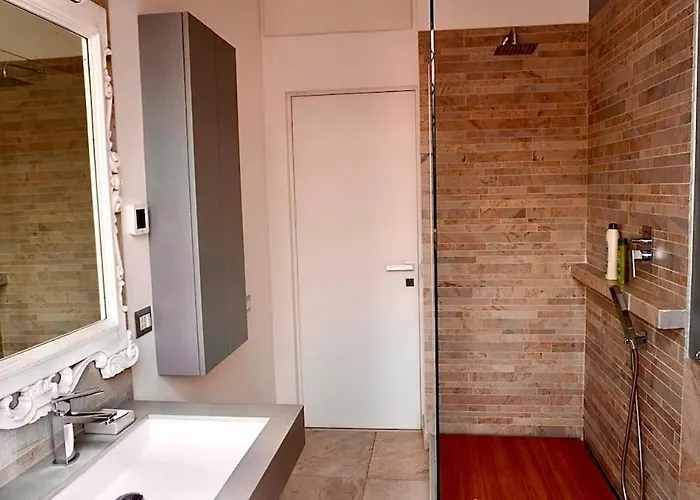 Appartamento Entire Flat At Last Floor In Piazza Bologna